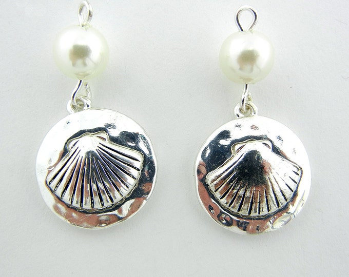 Pair of Round Seashell with Faux Pearl Charms