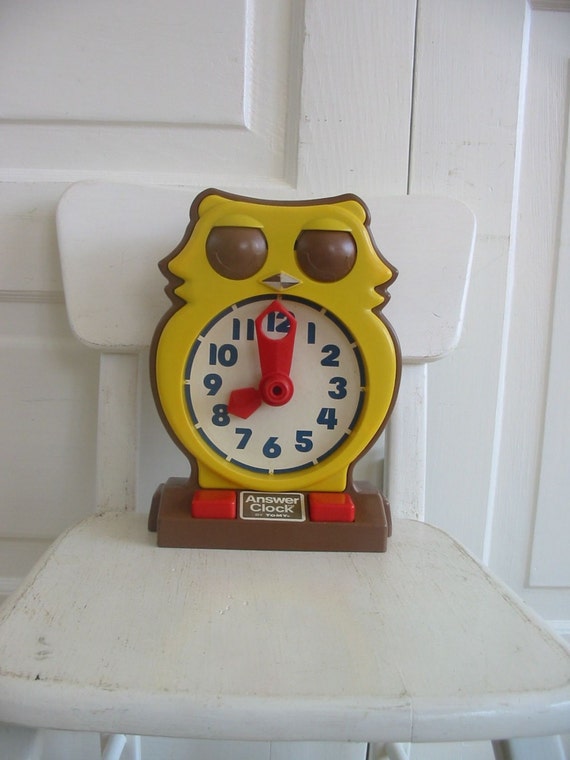Vintage Toy Owl Answer Clock Telling Time Tomy Hong Kong