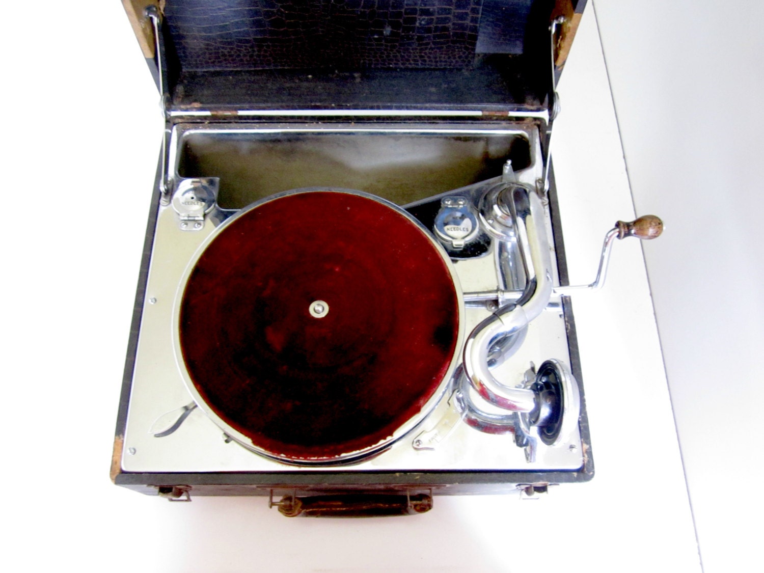 Vintage Crank Phonograph Portable Record Player Suitcase for
