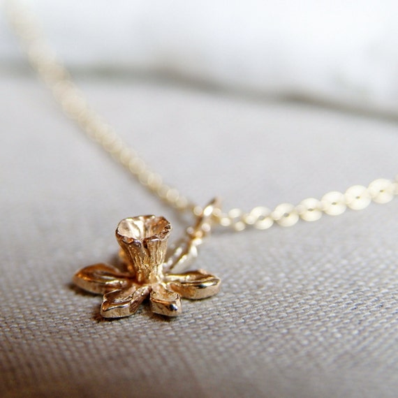  Daffodil Necklace, Flower Pendant, 9ct Gold Spring Flower, Narcissus