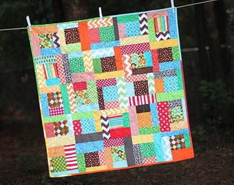 Hunky Dory Zig Zag Baby Quilt by iguesssew on Etsy