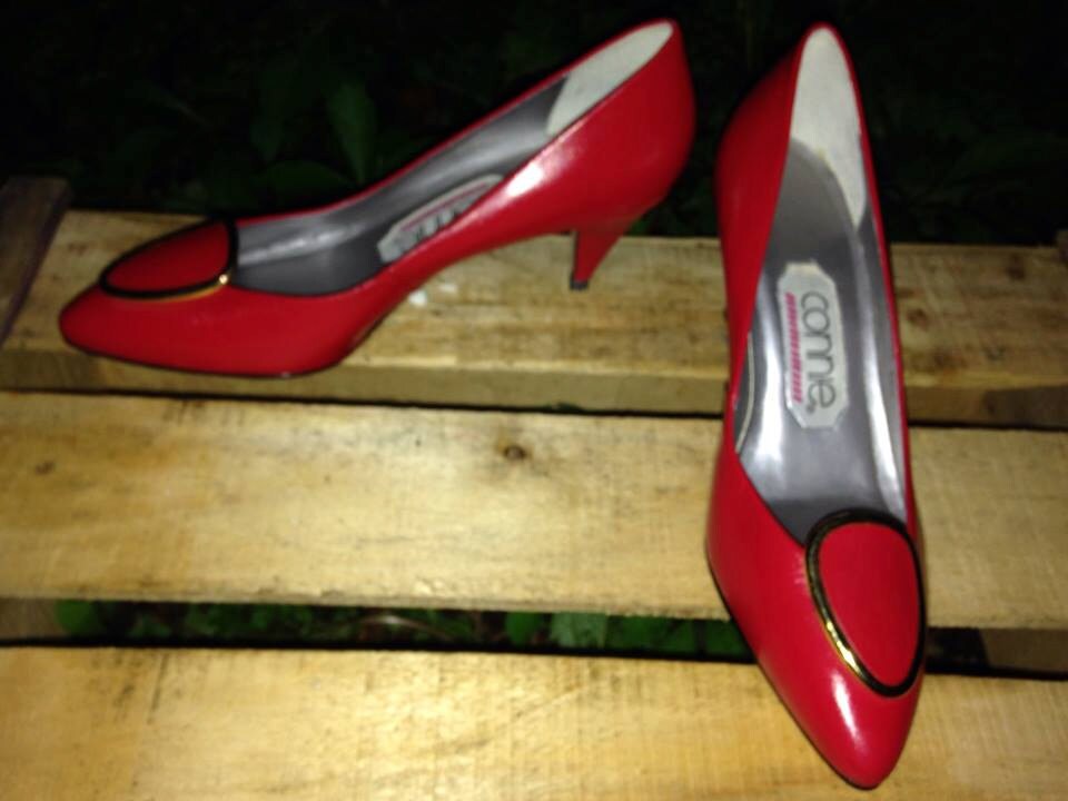 red leather pumps mid heel