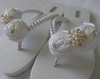 White Bridal Flip Flops / Bridal Rolled Flowers Satin Flip Flops / Bridal Sandals / Wedding Ivory Shoes / Bridesmaids Shoes