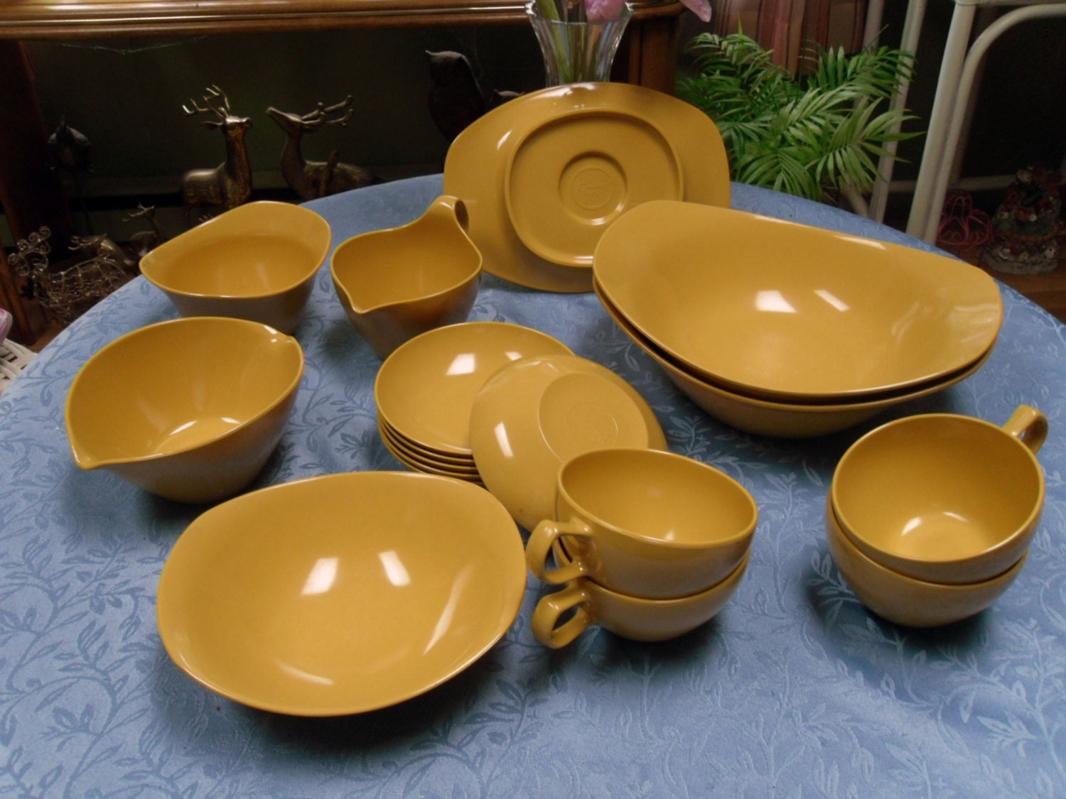 Oneida Premier dinnerware pieces, vintage, mustard/gold, 17 pieces, Haute Juice