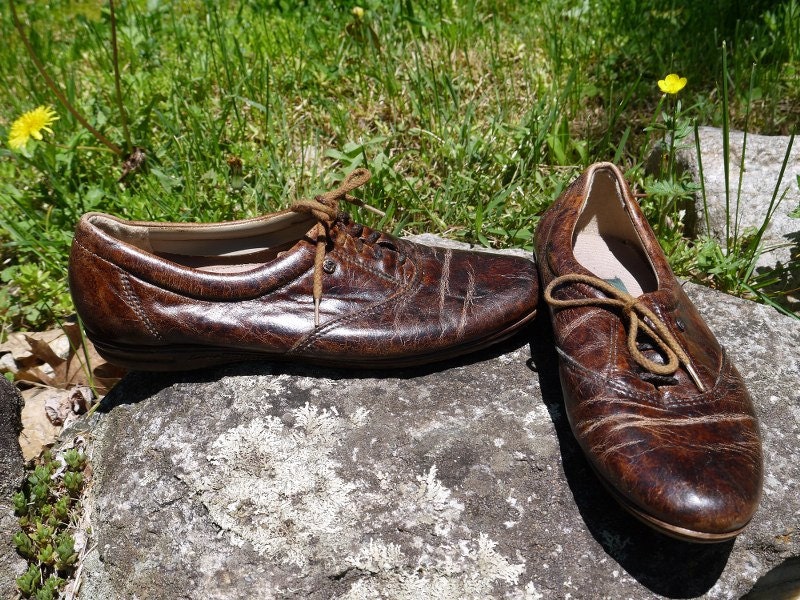 Vintage Brown Leather Women's Shoes by LovesAllThingsYou on Etsy
