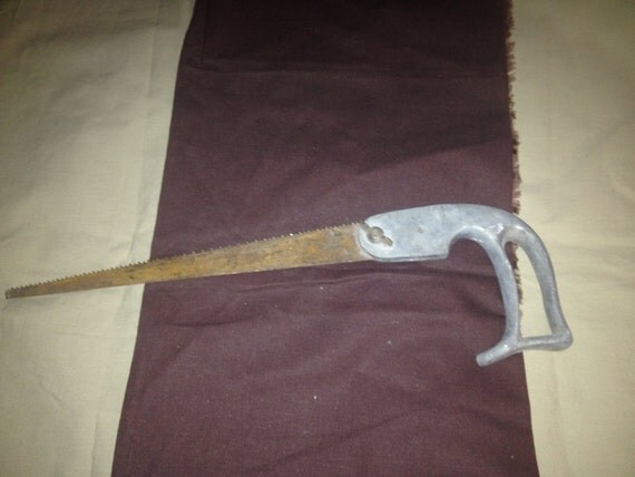 Vintage keyhole saw/ Hand saw / rustic cabin decor/ drywall
