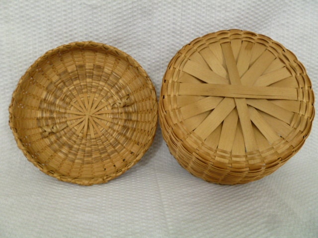 Indian Woven Basket with Lid Iroquois