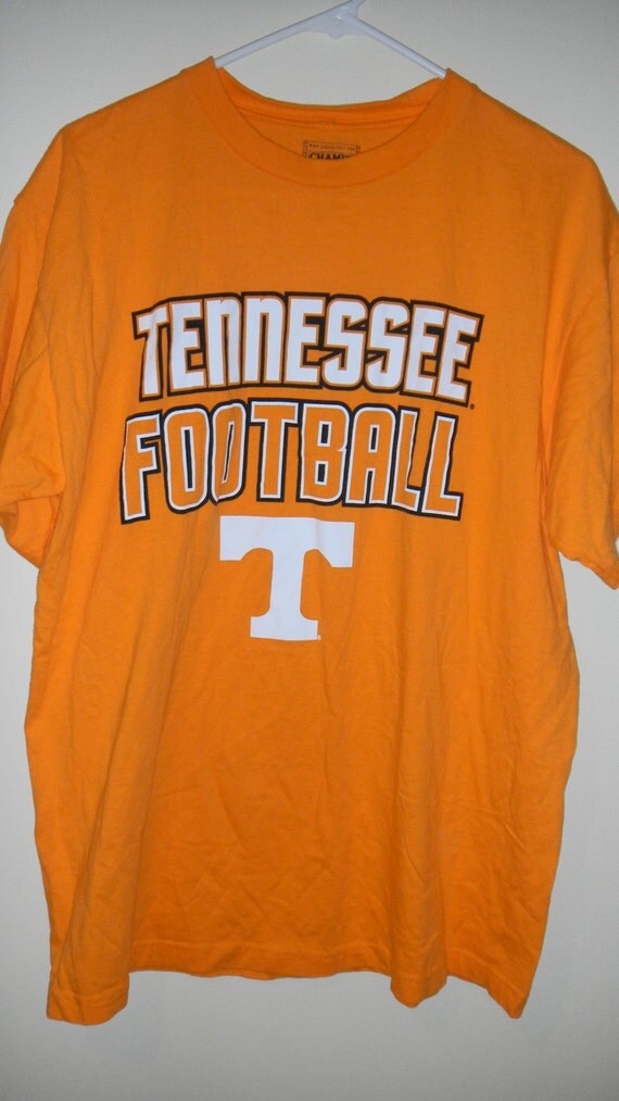 Tennessee Football t shirt size Large by goodstuffbyannie