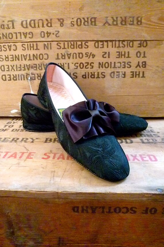 Vintage 60s Black Bedroom Slippers pink satin by ModsLuvRockers