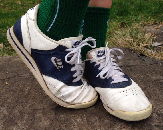 old looking nike shoes