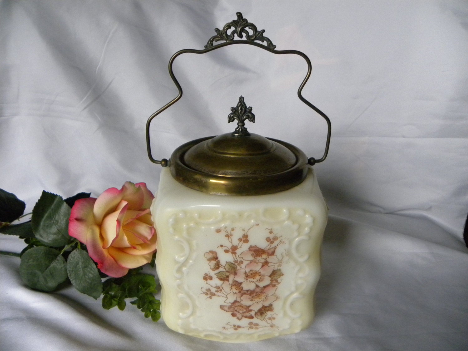 Antique Wave Crest Cracker Jar 19th Century Victorian Antique