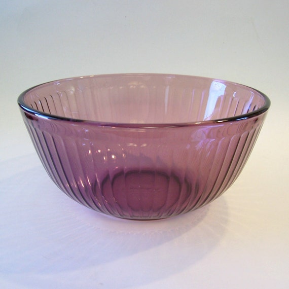 Purple Pyrex Ribbed Mixing Bowl 10 Cup by