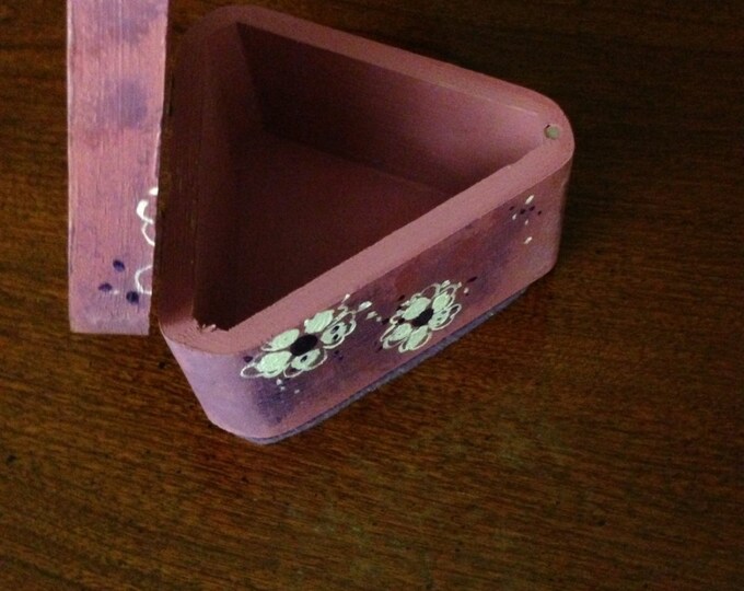 4" sides x 2 1/2" tall solid wood triangle shaped box with magnetic closure. Painted with acrylic hearts and flowers.
