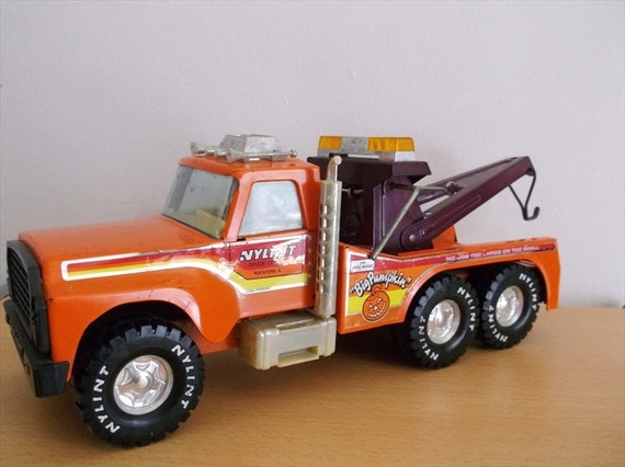 nylint big pumpkin tow truck
