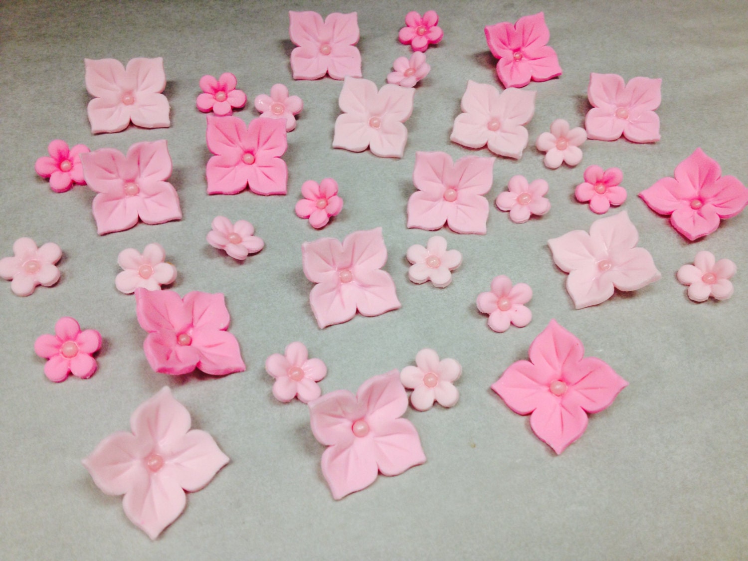 Fondant Hydrangea Flowers and Blossom Flower Cupcake Cake