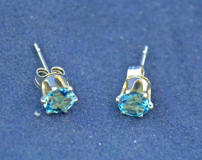 Topaz Stud Earrings, 5mm Round, Natural, Set in Sterling Silver E567