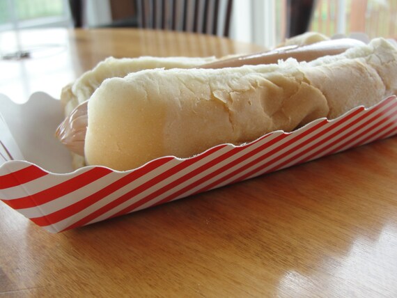 Red and white hot dog trays Plaid Paper Hot Dog / Fry Tray - Buy Online - Same Day Shipping - Thousands of Products - healthbob.tk Red and White Paper Hot Dog Trays | Hot Dog Holders | MrTakeOutBags Made with grease resistant paperboard, these red and white paper hot dog trays are leak resistant.