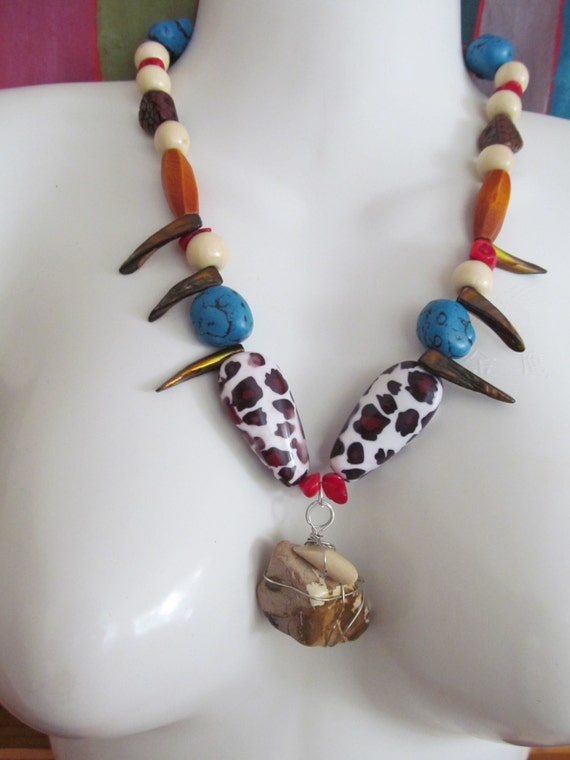Attractive African ethnic necklace, bold and beautiful