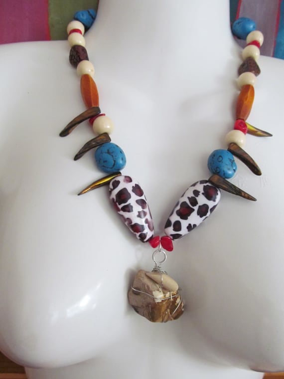 Attractive African ethnic necklace, bold and beautiful