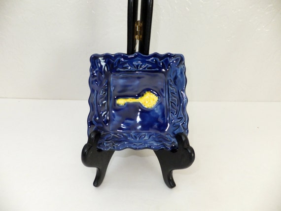 holder for hot dishes Holder, Rest, Farm Crow Gold Soap Key Wild Ring Spoon Dish, Pottery