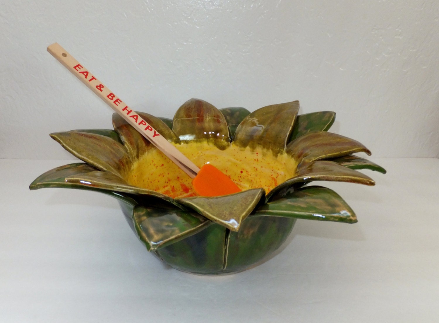 Sunflower serving bowl Clearance