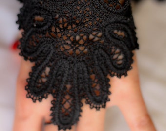 Lace Gloves, fingerless gloves,, perfect for wedding or prom, or add it to a costume