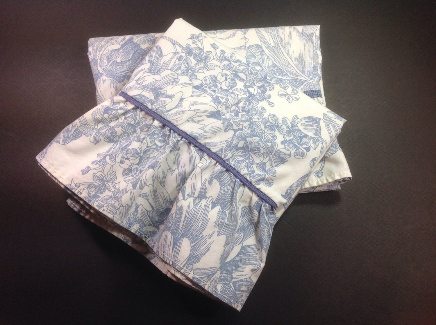 Vintage standard pillowcases Dusty blue floral Vintage bedding