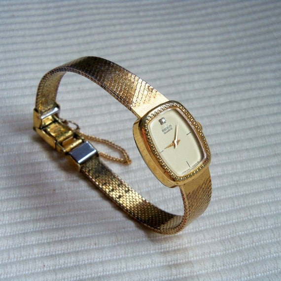 Vintage Seiko Quartz Ladies Watch with Gold Tone Metal