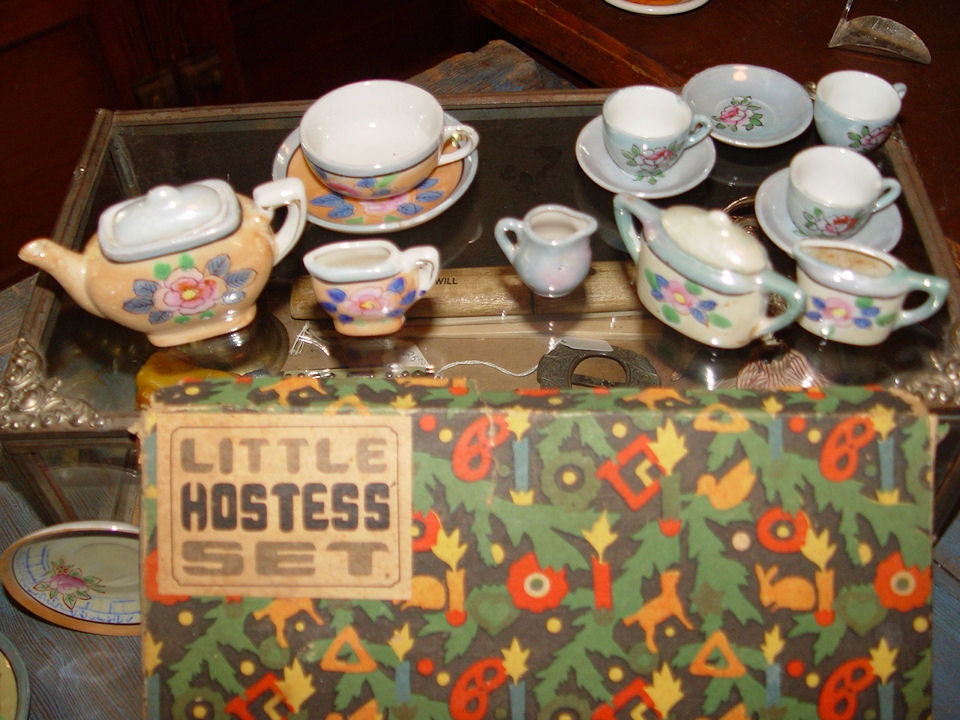 Vintage Little Hostess 26 Piece Luster Ware Tea Set 600