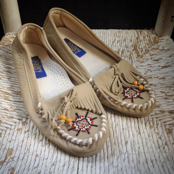 Vintage Tan Leather Moccasins With Beaded Suns Womens Size 8 