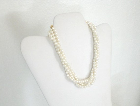 Vintage Faux Pearl Necklace Faux Pearl Choker by GallivantsVintage