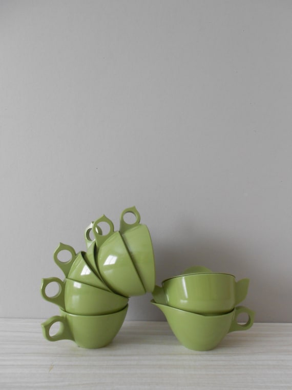 melamine / cups mug green vintage / drink serving  olive vintage melmac retro melmac  cups