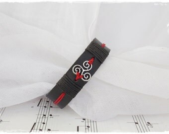 Men's Leather Bracelet, Dom Leather Bracelet, Trinity Knot Bracelet, Triple Spiral Bracelet, Trinity Knot Leather Cuff, Dom Leather Bracelet