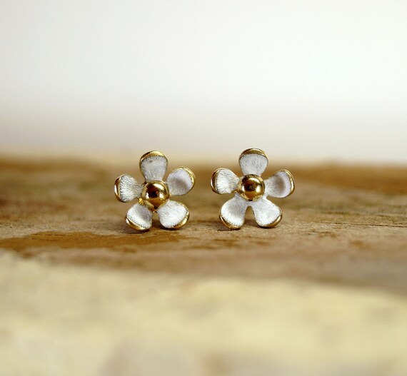Stud daisy earrings Stud flower earrings Stud earrings