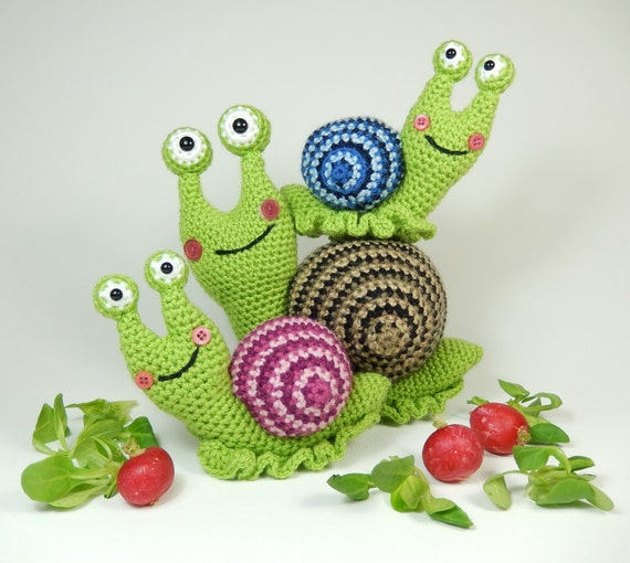 Shelley the Snail and Family, Amigurumi Crochet Pattern.