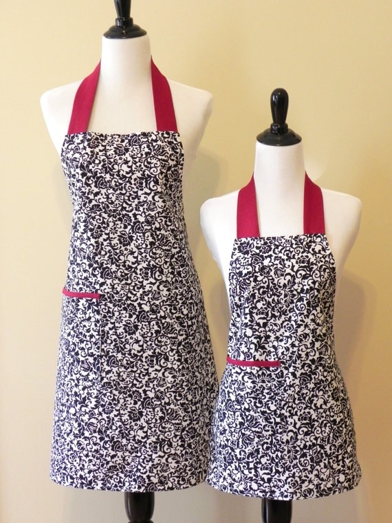 Mommy and Me Apron set Mother Daughter apron set Matching Apron Set Black and Red matching Aprons