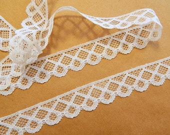 Vintage Lace Trim 1 inch WHITE LACE 10 yds.. for sewing crafts wedding scrapbook