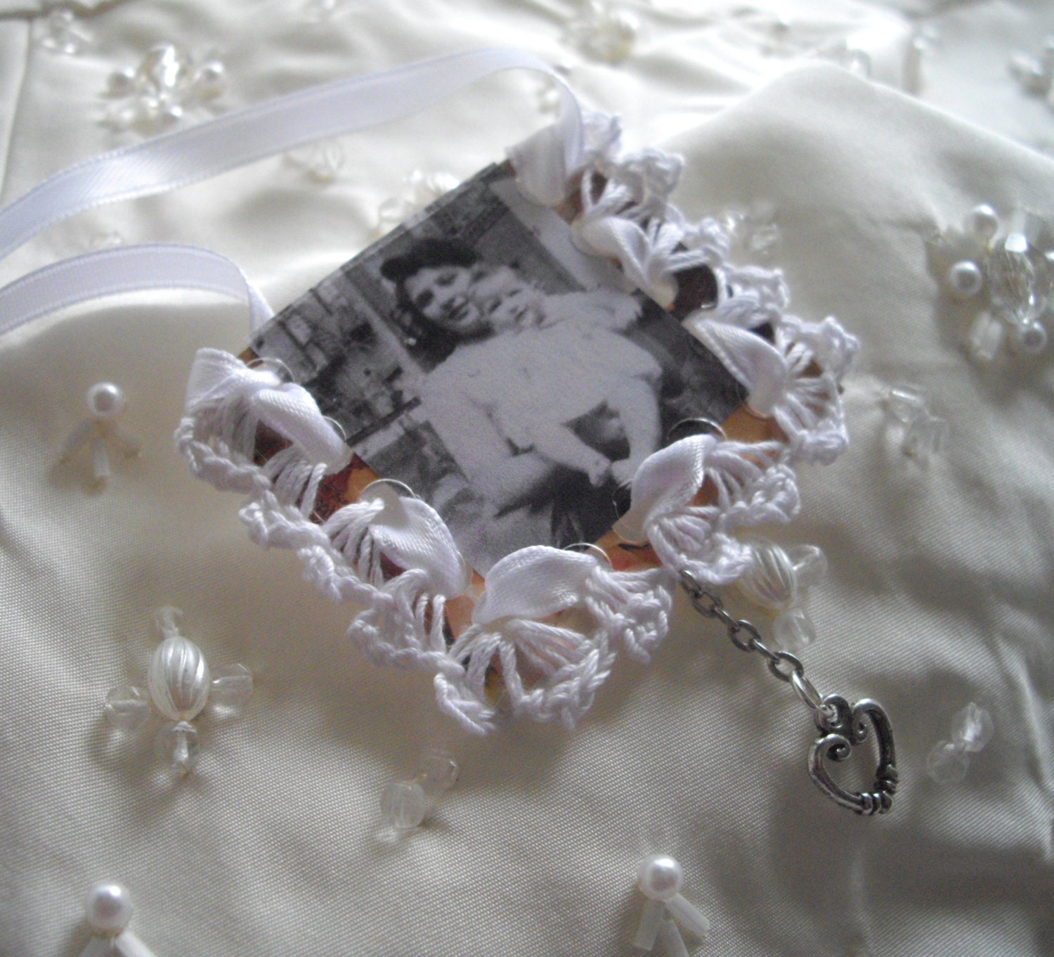 Memory Holder Wedding Bouquet Picture Holder by handcraftusa