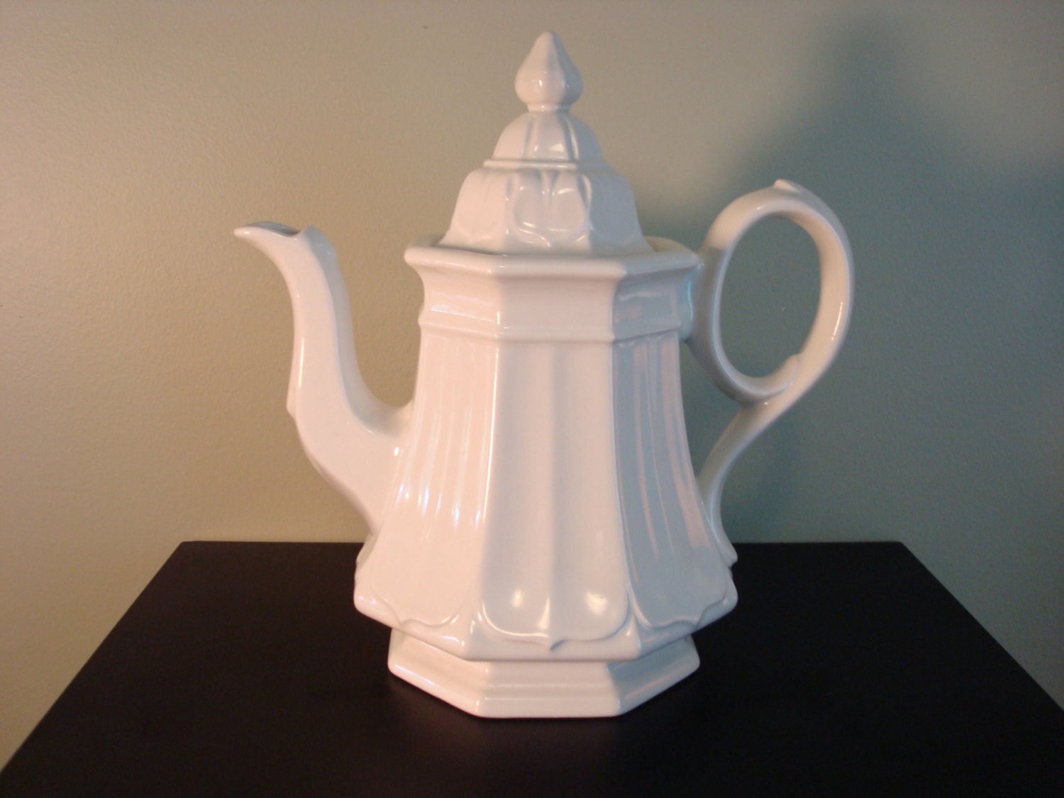 Very nice vintage white ironstone teapot with lidRed Cliff Ironstone