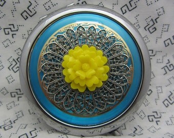 Compact Mirror The Big Yellow Flower Comes With Protective Pouch