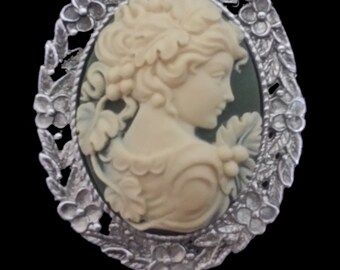 CAM-04B Cream Silhouette on Green Cameo Brooch