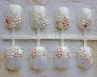 Forever Yours | Bridal Wedding Romance Fake/False Nails | White Flower Press On Nails | Short Fake Nails | Uñas Postizas | Ongles Faux