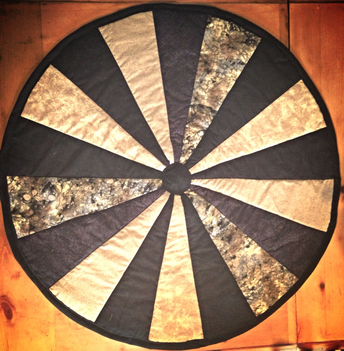 round-quilt-table-topper