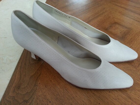 Vintage Proxy Off White Leather Heels Pumps Size 11 Ladies