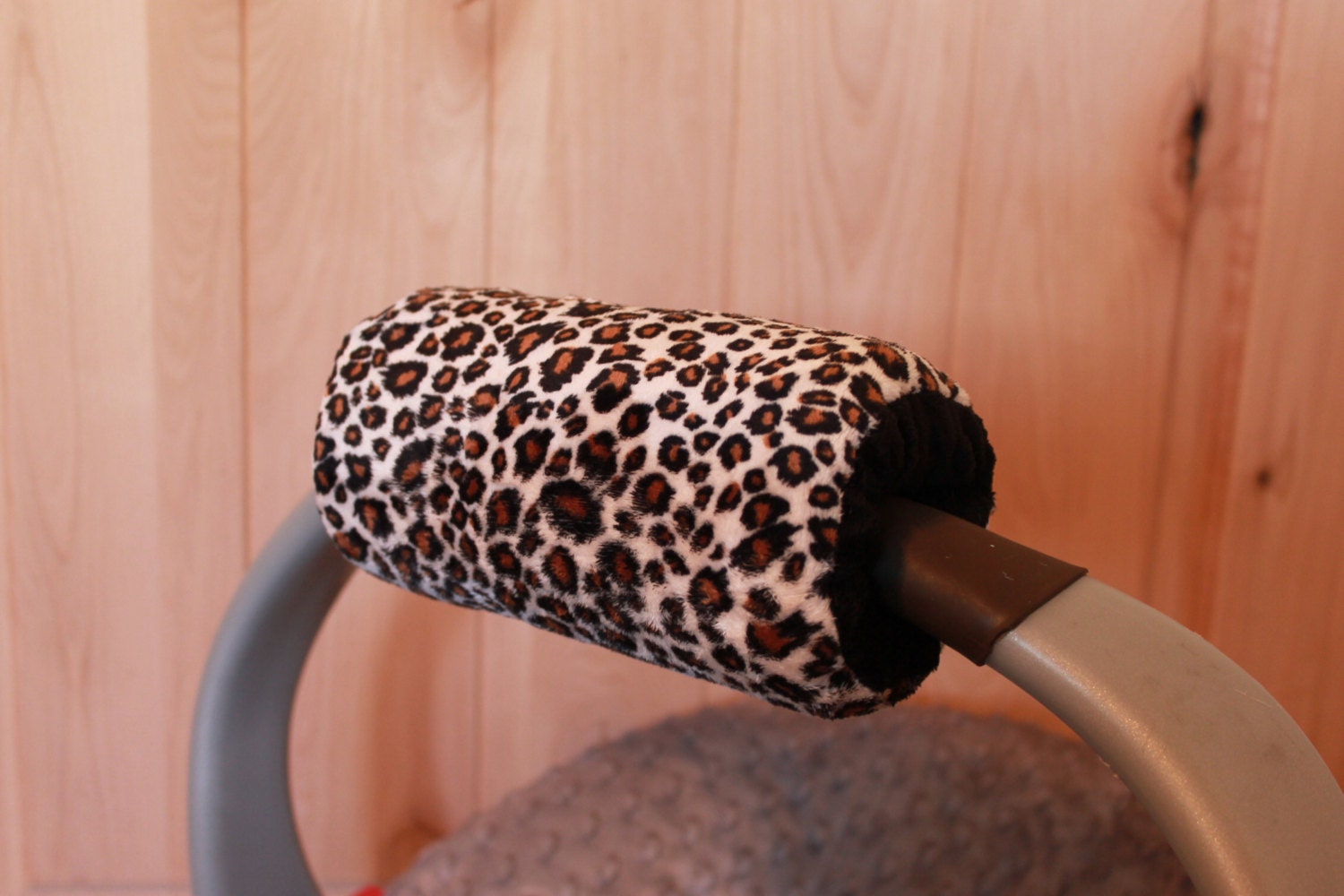 Padded Handle Cover for car seat Cheetah with black by isewjo
