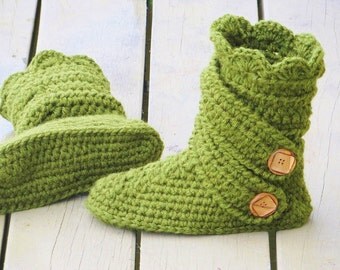 Crochet Woman's Slipper Pattern, Boots Crochet Pattern, Woman's house slippers, House shoes, Fits US sizes 5-12, Classic Snow Boots
