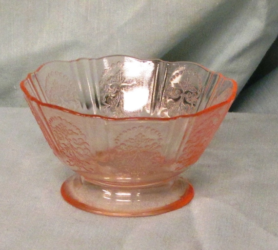 Scalloped Pink Depression Glass Dessert Dish by peachiepockets