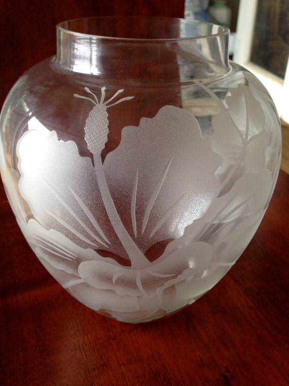Stunning Vintage Arts Hawaii Etched Hibiscus Glass