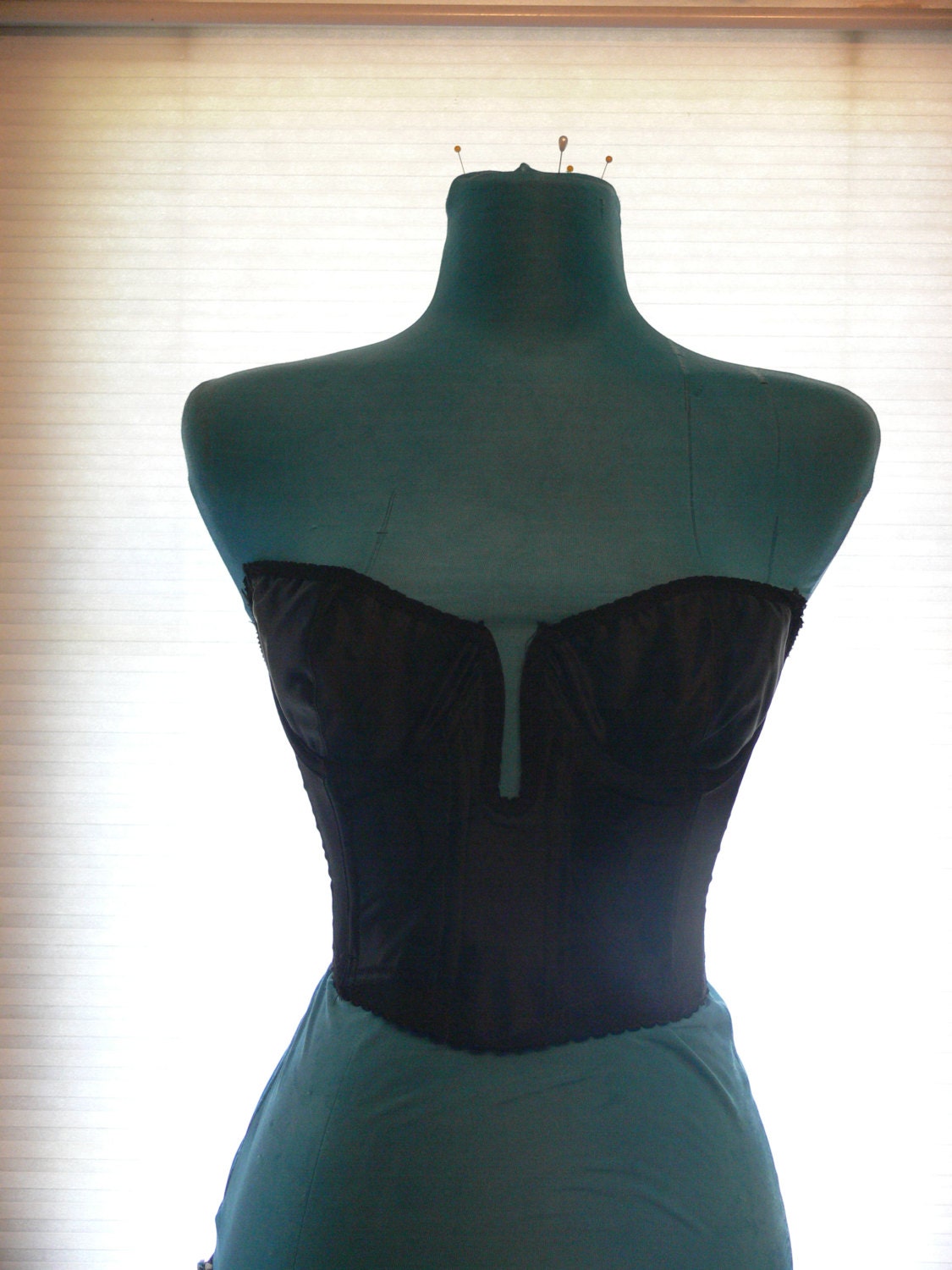 hold hold black boned corset size 34c bust