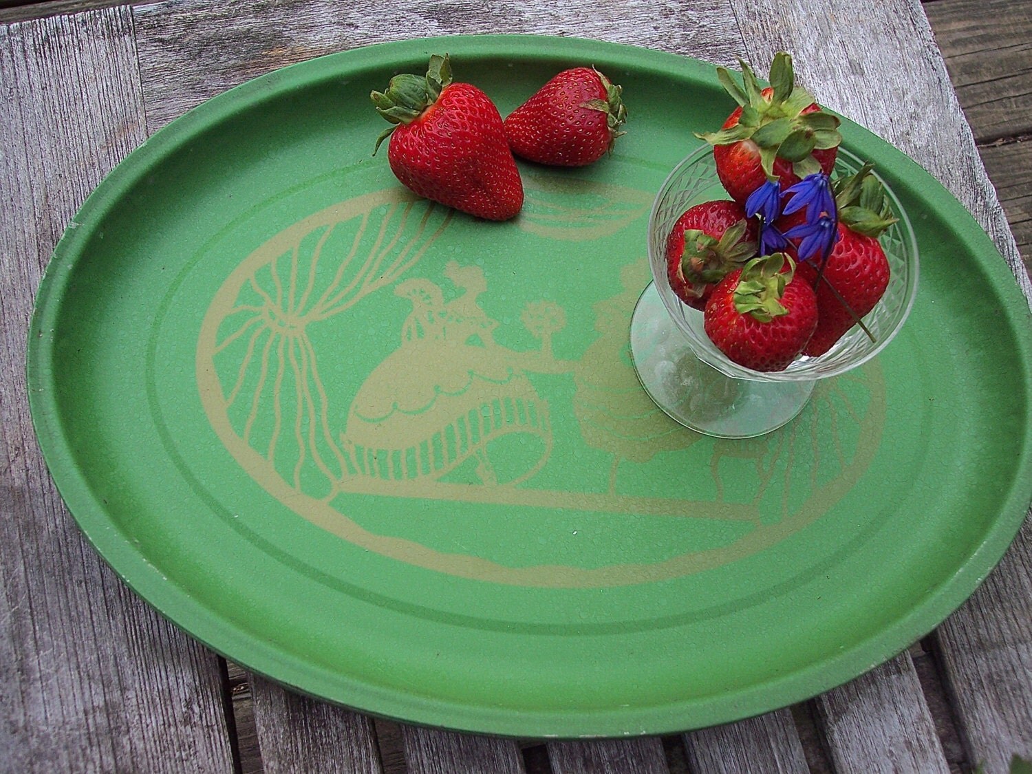 8 Vintage PARTY TRAYS. GreenToleware. SHABBY & Cottage Decor. Lap Trays
